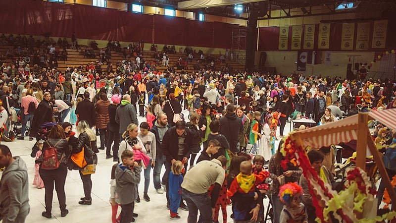 Pust bo mastnih in krivih ust