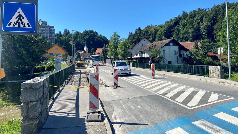 Na Cesti talcev popolna zapora za tovorna vozila