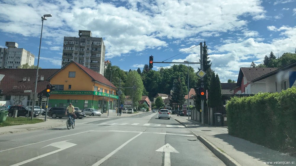 Nedelovanje semaforja v križišču Prešernove ceste in Ceste talcev