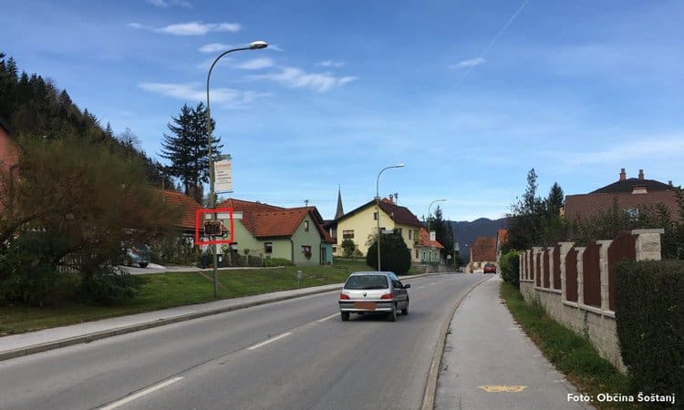 Radarska tabla meritve hitrosti na Levstikovi cesti