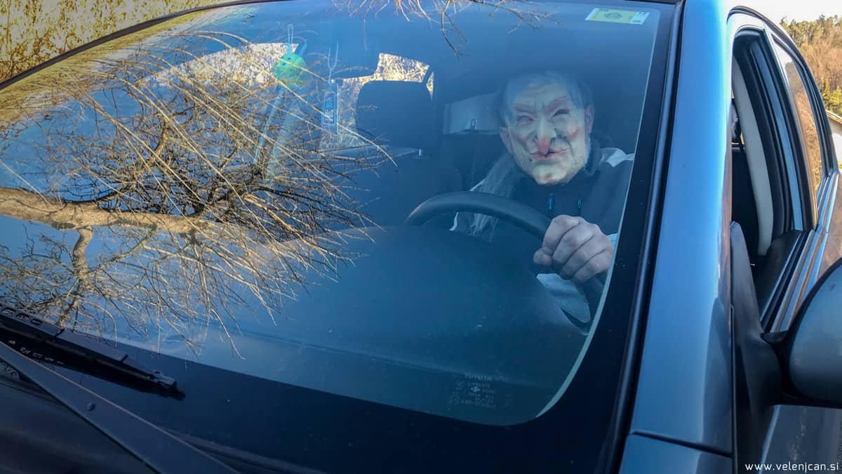 Za vožnjo v maskah globa 120 €