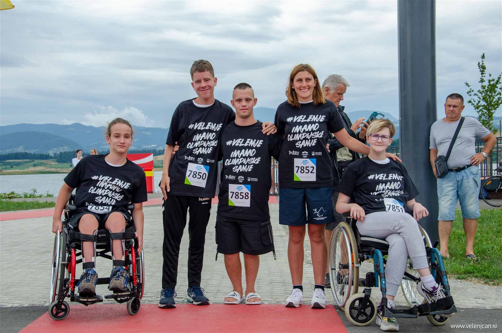 Velenjski paraplavalci nastopili na močnem mitingu v Zagrebu