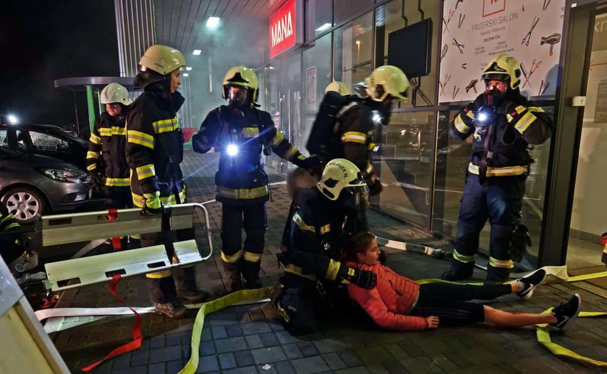 V Šoštanju uspešno izvedli gasilsko vajo in predali novo gasilsko opremo