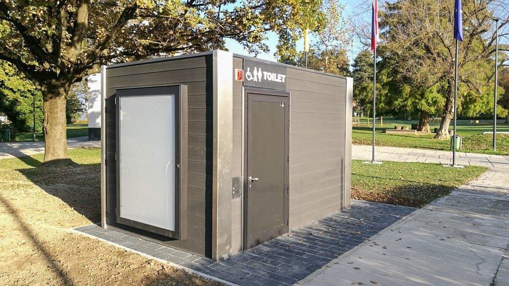 Postopoma odpirajo javne sanitarije