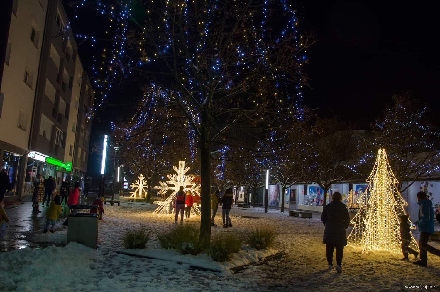 VIDEO: Praznične luči zažarele tudi v Velenju