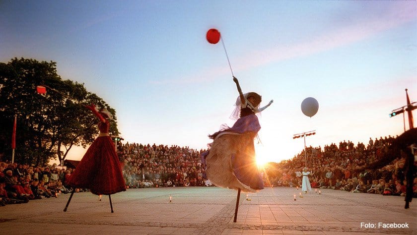 Valček, predstava pouličnega gledališča