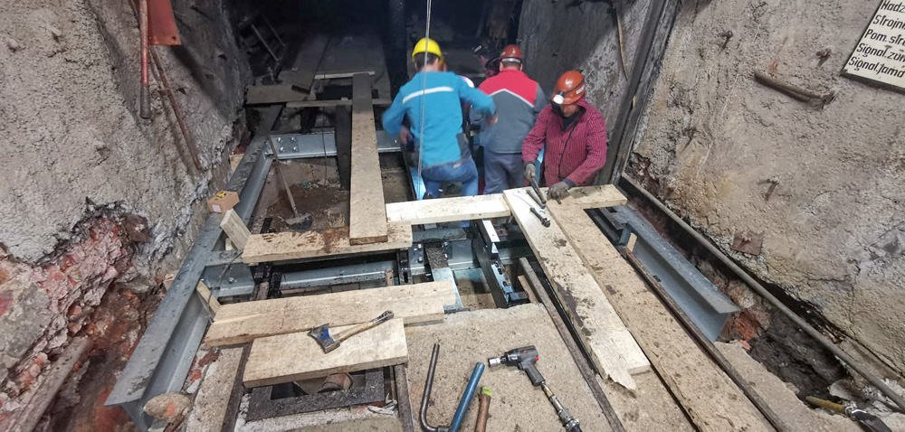 Menjava jeklenega okvirja na dovozišču jaška Škale