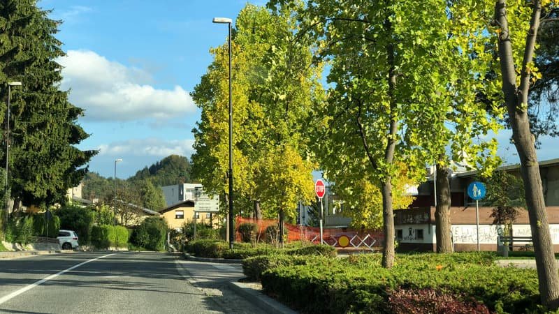 Previdno zaradi del med križiščem Kidričeve in Tomšičeve ceste pa vse do križišča pri OŠ MPT