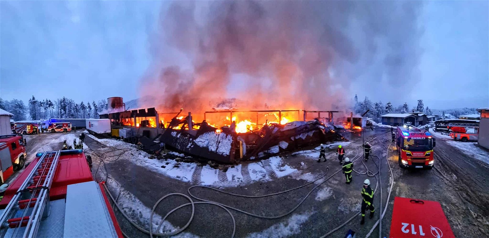 Pri Mozirju pogorelo skladišče lesenopredelovalnega obrata