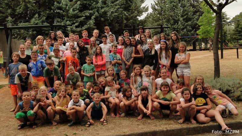 Med počitnicami na morje vsaj 150 otrok