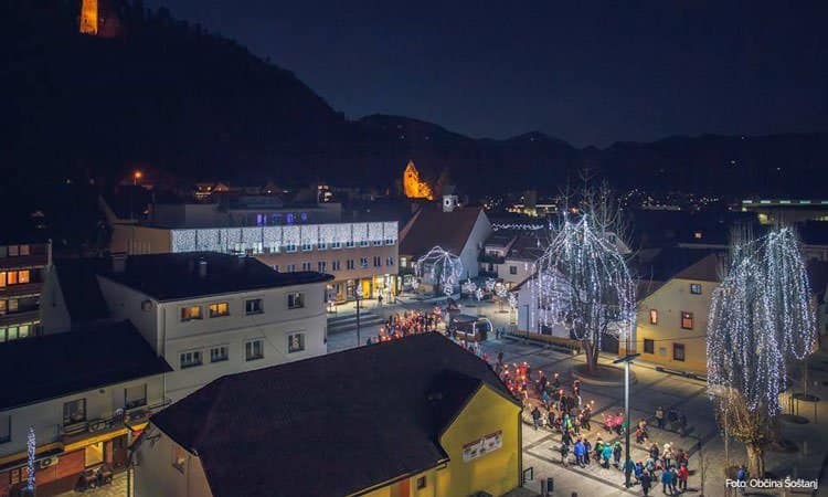 Pravljični pohod z baklami na Pusti grad in čarodej Andrej