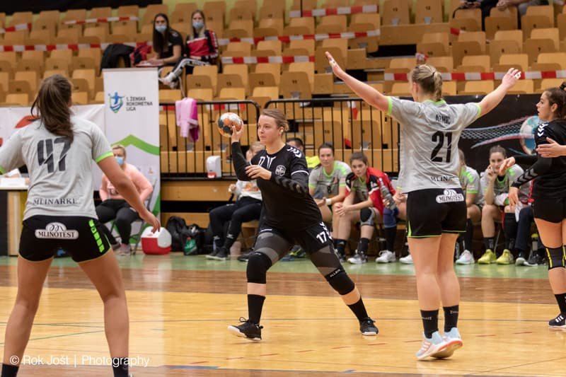 Članice po krajši pavzi na gostovanje v Litijo