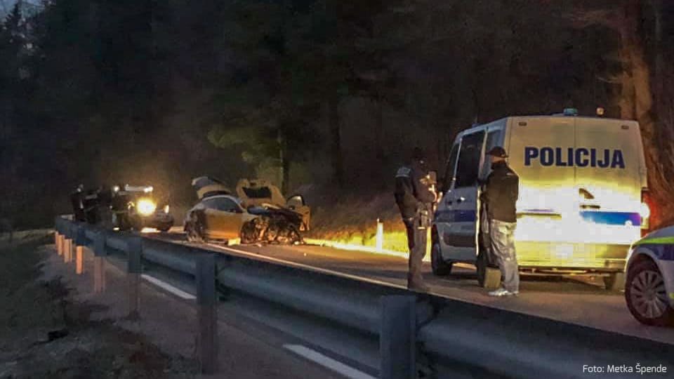 V Nazarjah je prišlo do hudega trčenja, poškodovanega otroka odpeljali s helikopterjem