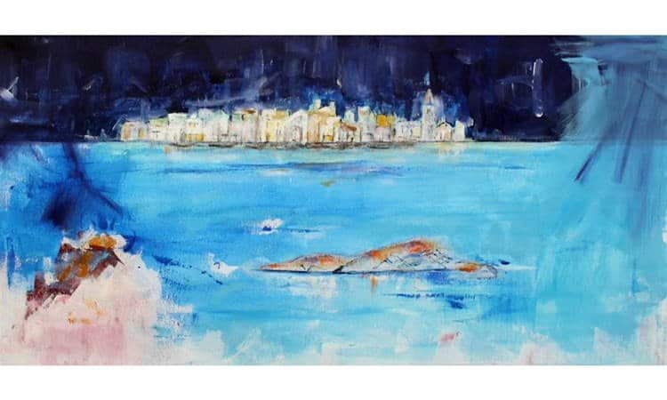 V avli Mestne občine Velenje razstavlja Irena Kočevar