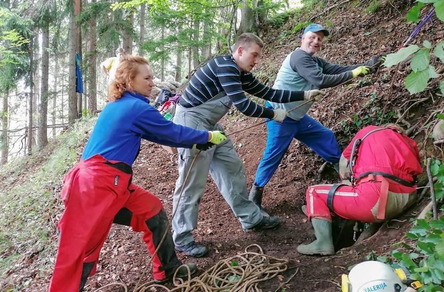 Šaleški jamarji uspešno očistili Aramovo jamo #foto
