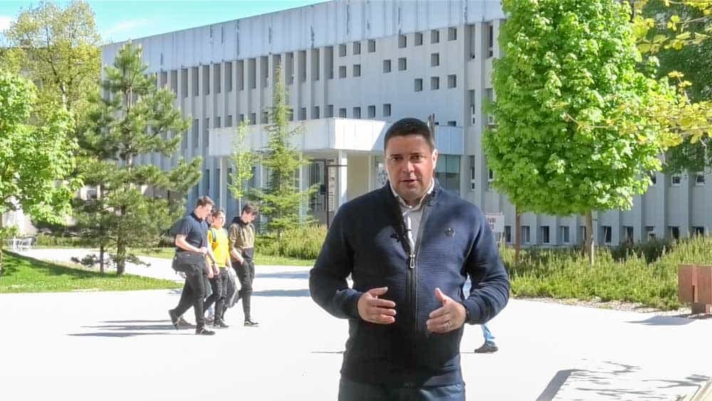 Ob mednarodnem dnevu medicinskih sester in zdravstvenih tehnikov posneli čestitko #video