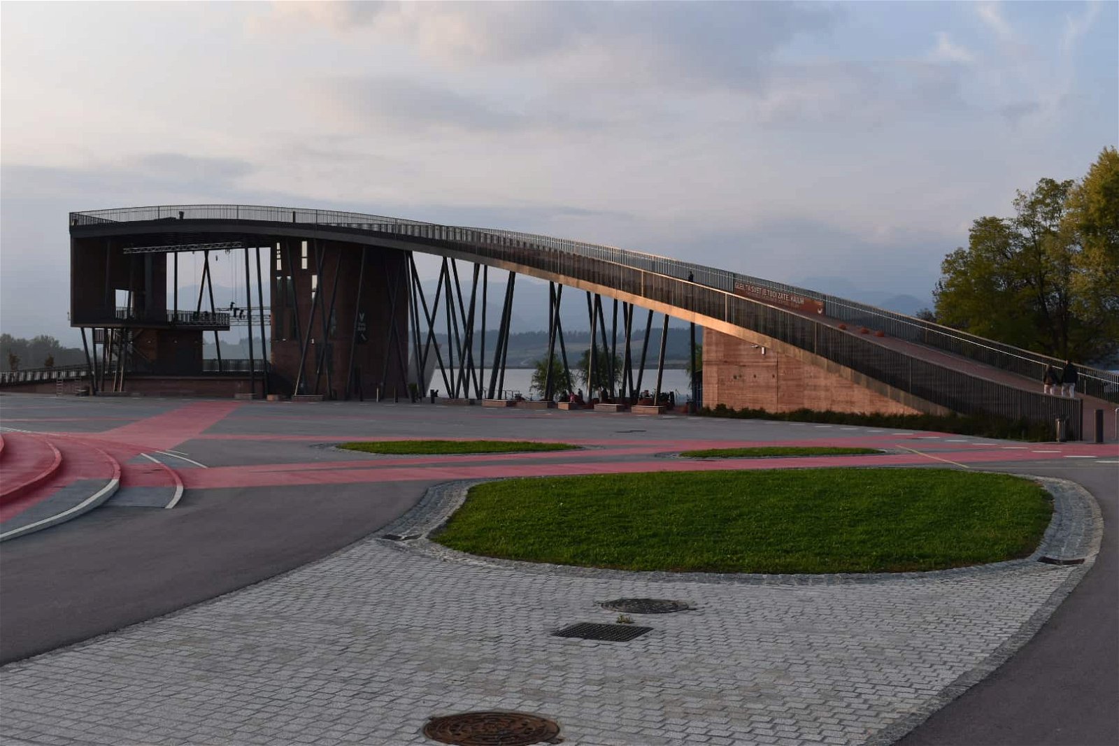 Danes se bo Vista ob mednarodnem dnevu invalidov obarvala vijolično