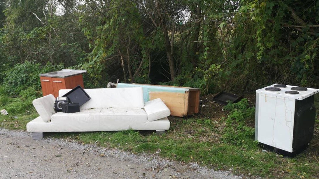 V Šoštanju vedno več odvrženih odpadkov v naravi #foto