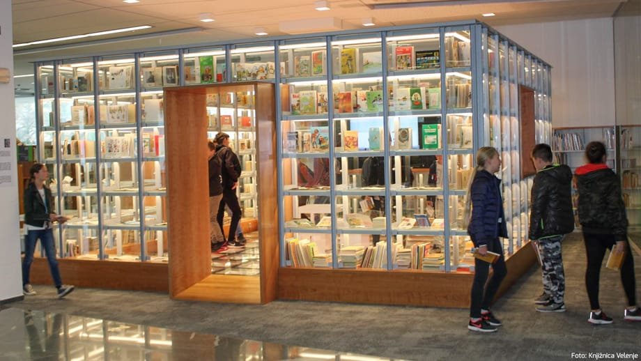 Spoznajmo običaje v Šmartnem ob Paki v 20. st. in "sobo pobega"