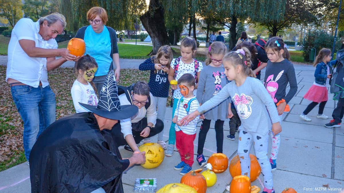 Iz Sončnega parka pregnali vse zle duhove #foto