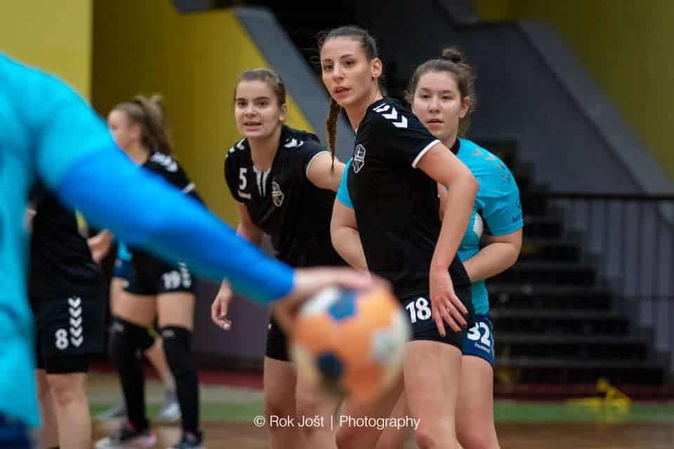 Odbojkarji v Radencih, rokometašice v Novem mestu