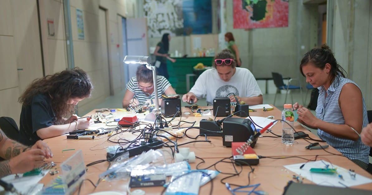 Delavnica: Izdelajte svojo budilko in spoznajte vaš biološki ritem