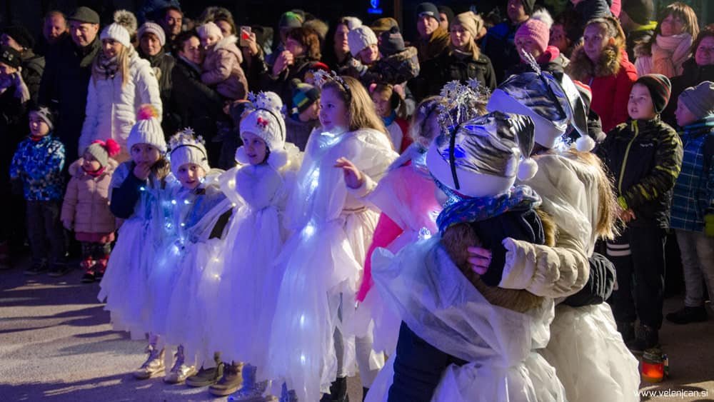 FOTO/VIDEO: Odprtje čarobne promenade s Hatano, dedkom Mrazom in Dixie Shock Bandom