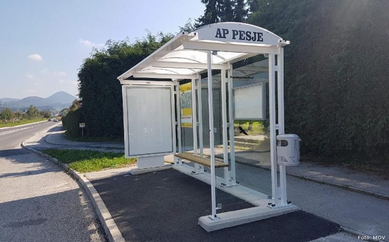 V Pesju uredili avtobusne nadstreške