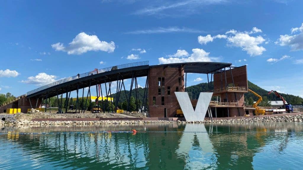 Danes okrogla miza o prireditvenem odru in prostoru