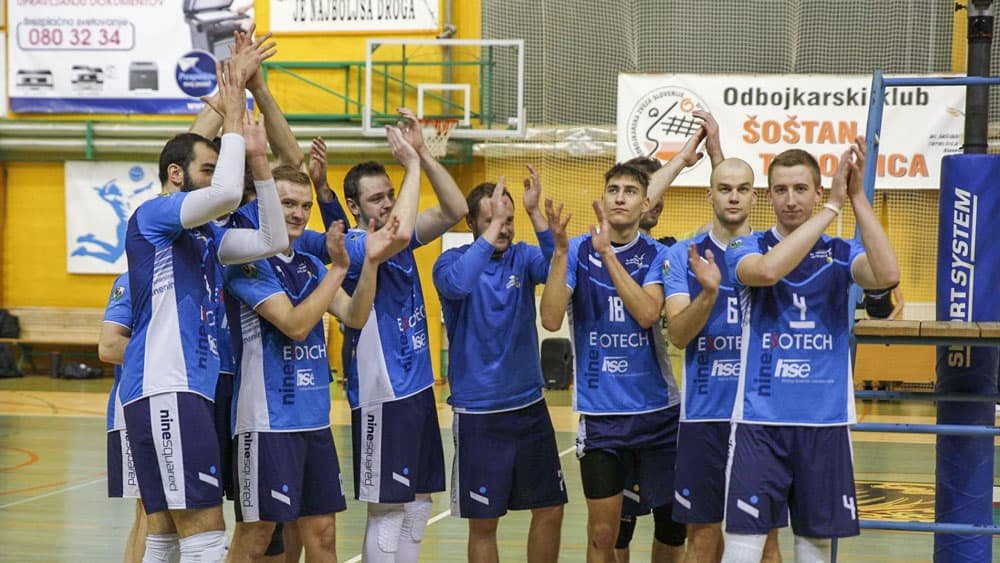 Odbojkarji brez poraza na vrhu lestvice