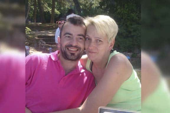 Bo moral njen sin bivati z njo v priporu?