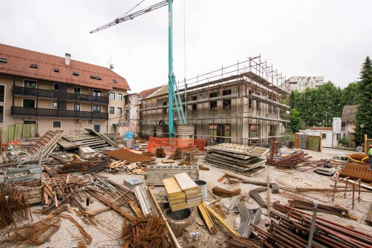 Gradnja stavbe pri projektu CTN Stari trg 11 v tretji fazi