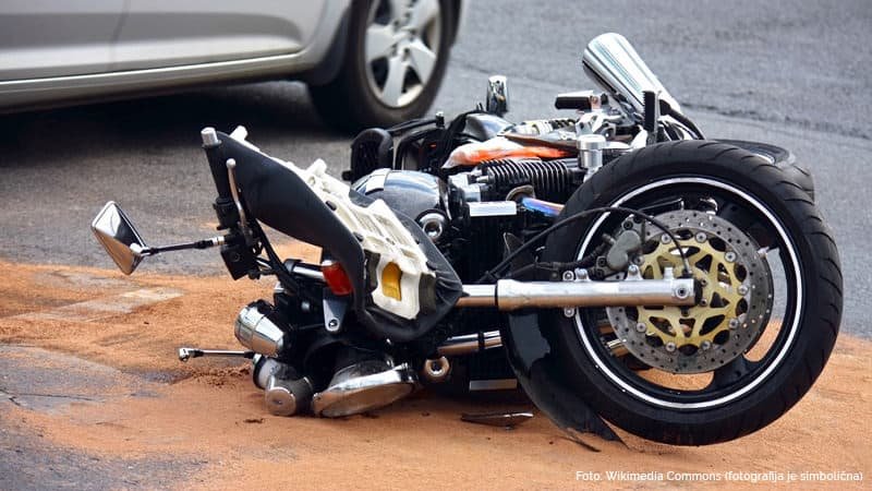 V prometni nesreči v Stranicah umrla dva motorista