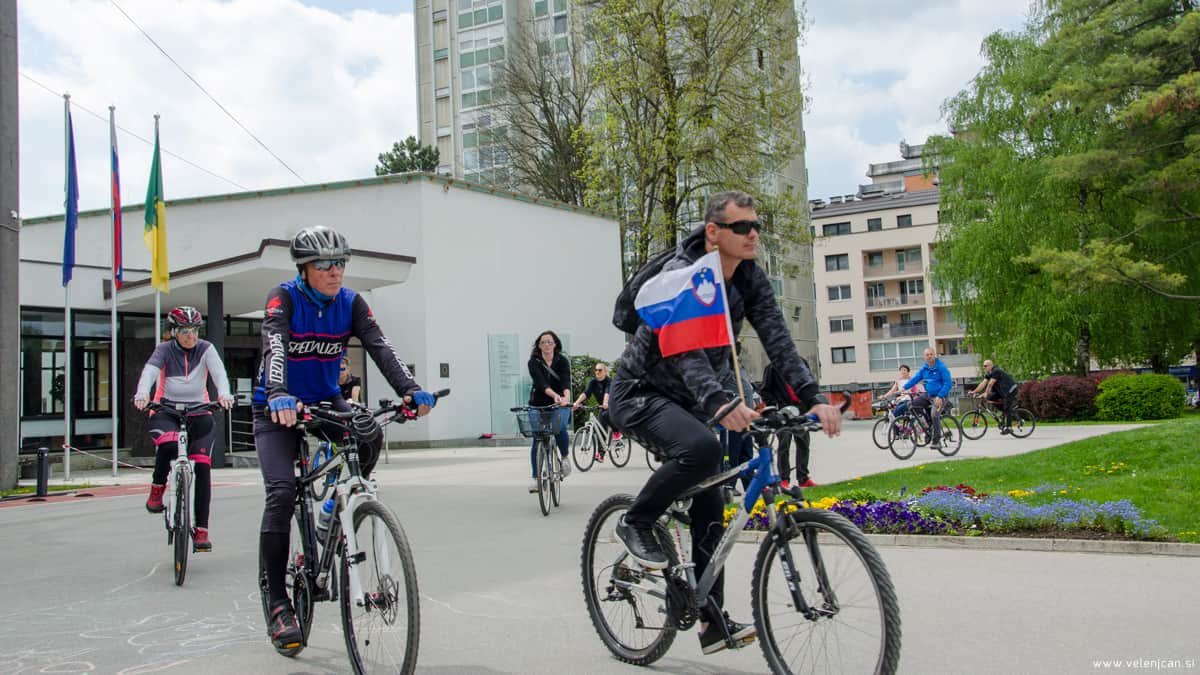 Protivladni protest na kolesih tudi v Velenju #foto #video