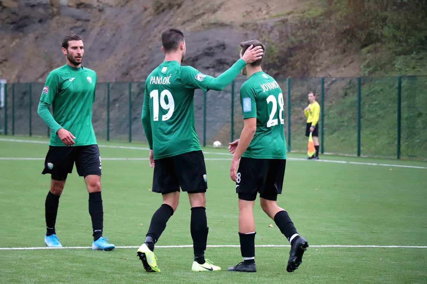 Knapi suvereno do zmage v Rogatcu