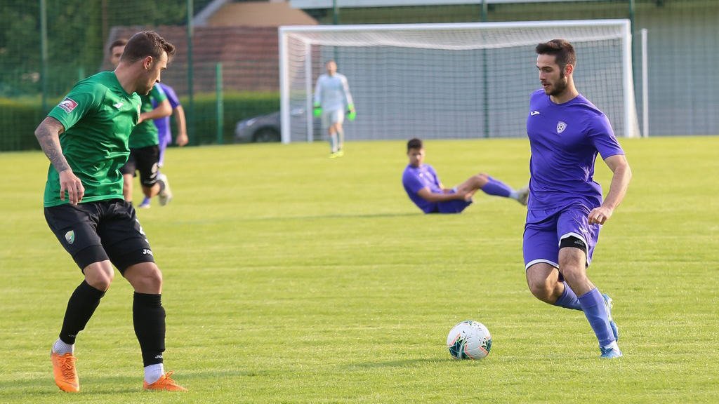 V novi sezoni derbi starih znancev med knapi in Šmarčani