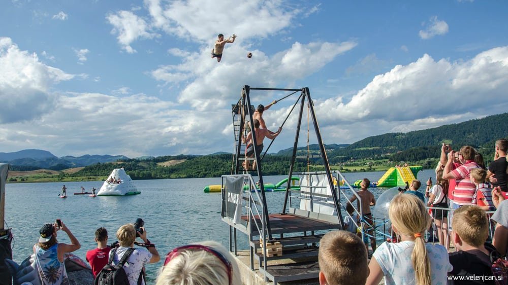 Začetek kopalne sezone na Velenjski plaži s Skokom v poletje