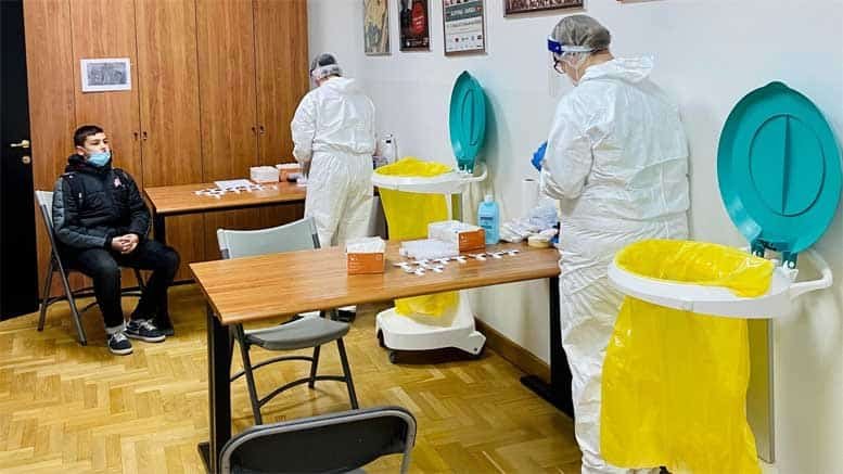 Testiranje s hitrimi testi in cepljenje v Velenju