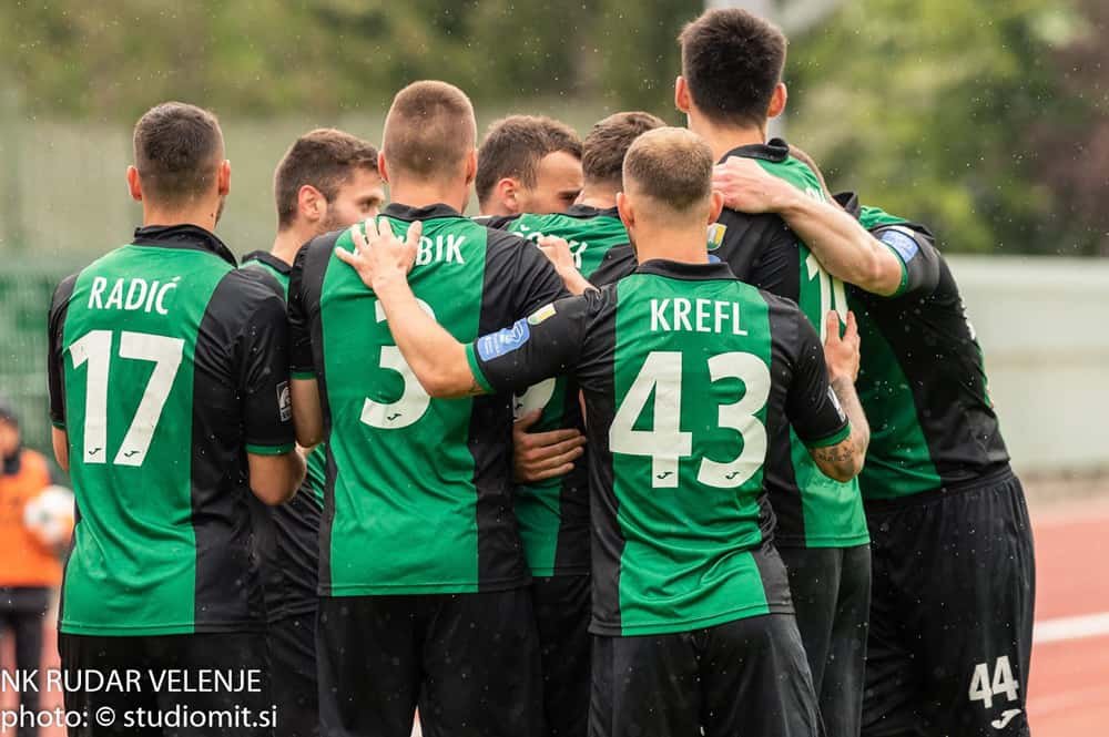 Nov visok poraz Knapov