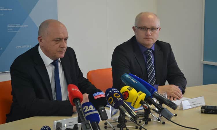 Trije moški in mladoletnica osumljeni oboroženih ropov na območju Celja in Velenja