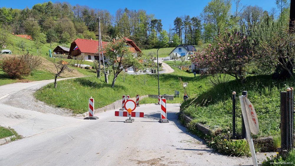 Zaradi gradnje pločnika v Podkraju popolna zapora