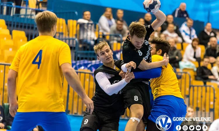 FOTO: Oslabljeni mladinci klonili v Celju