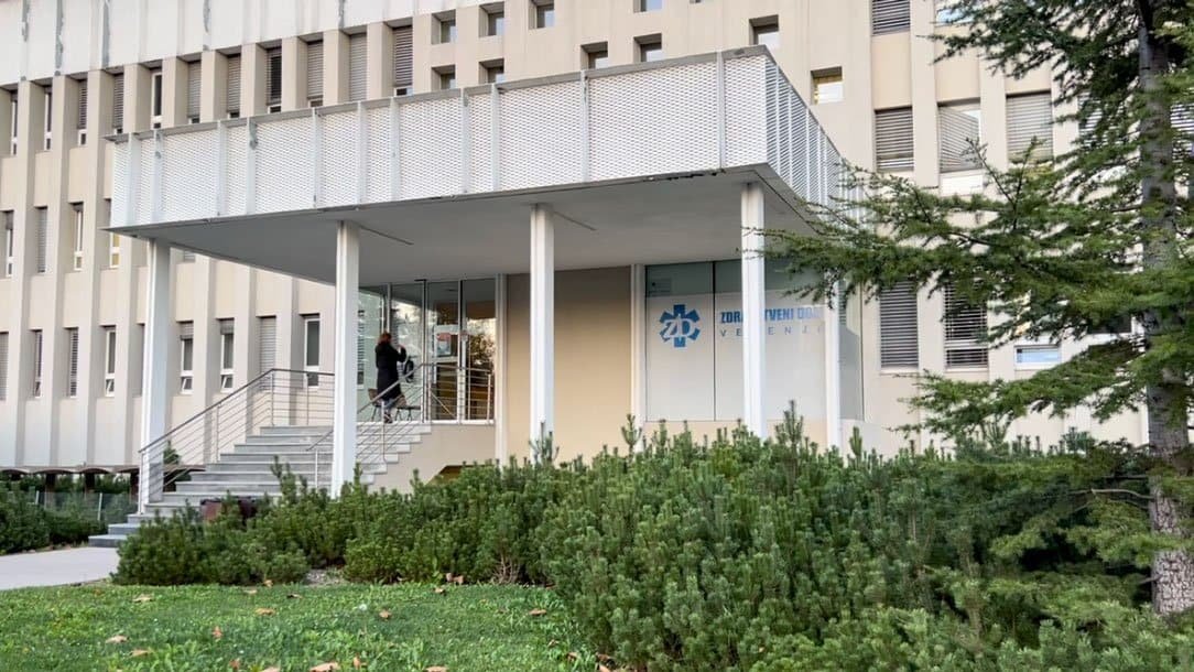 V ZD Velenje nov sistem čakalne vrste za preiskave v laboratoriju: Natisnete si listek s številko 