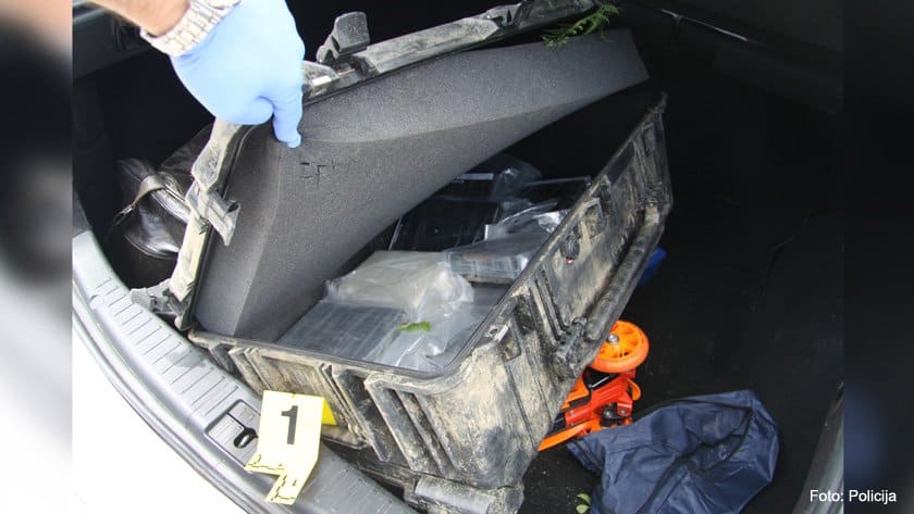 Skušal se je izogniti policijski kontroli z 10 kilogrami kokaina v prtljažniku