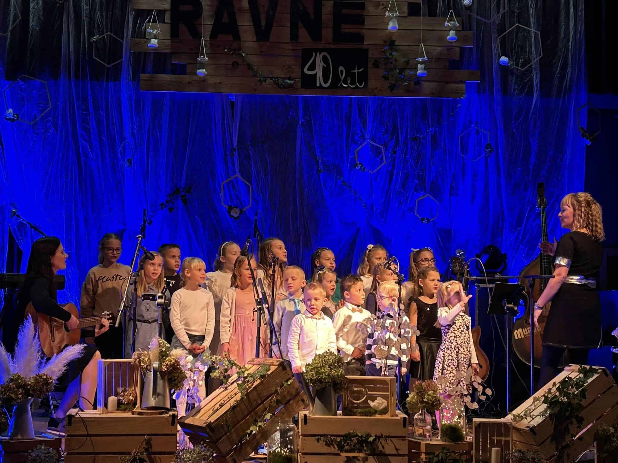 Kulturno umetniško društvo Ravne proslavilo 40 let z nepozabno prireditvijo