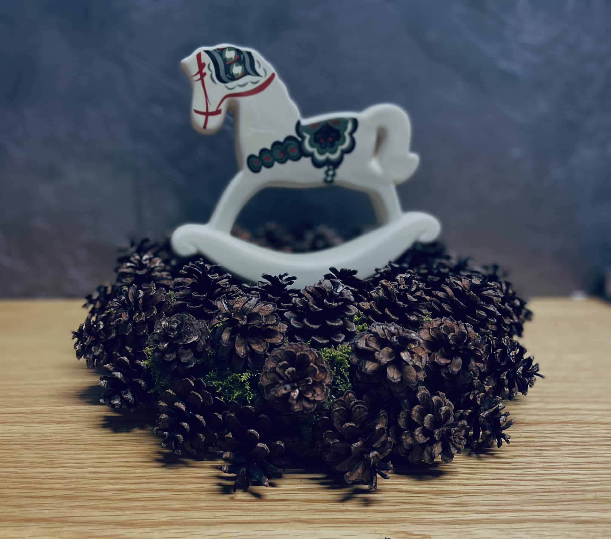 Kakšna je umetnost okrasitve božičnega drevesa? Katere so skrivnosti najboljše potice? Odgovore izvemo danes