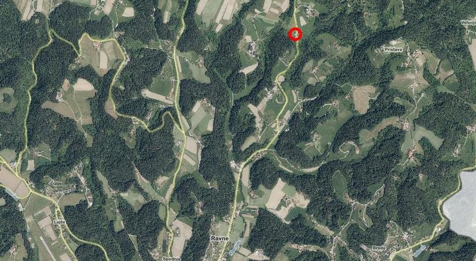 Zaradi sanacije plazu popolna zapora lokalne ceste v Ravnah