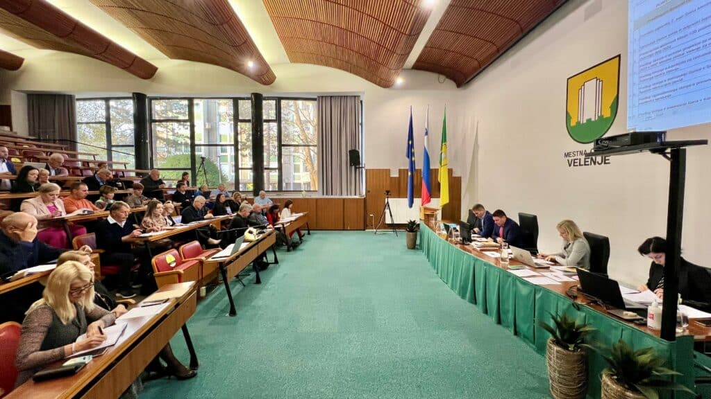 Na jutrišnji seji sveta tudi o ukrepih za reševanje stisk občanov