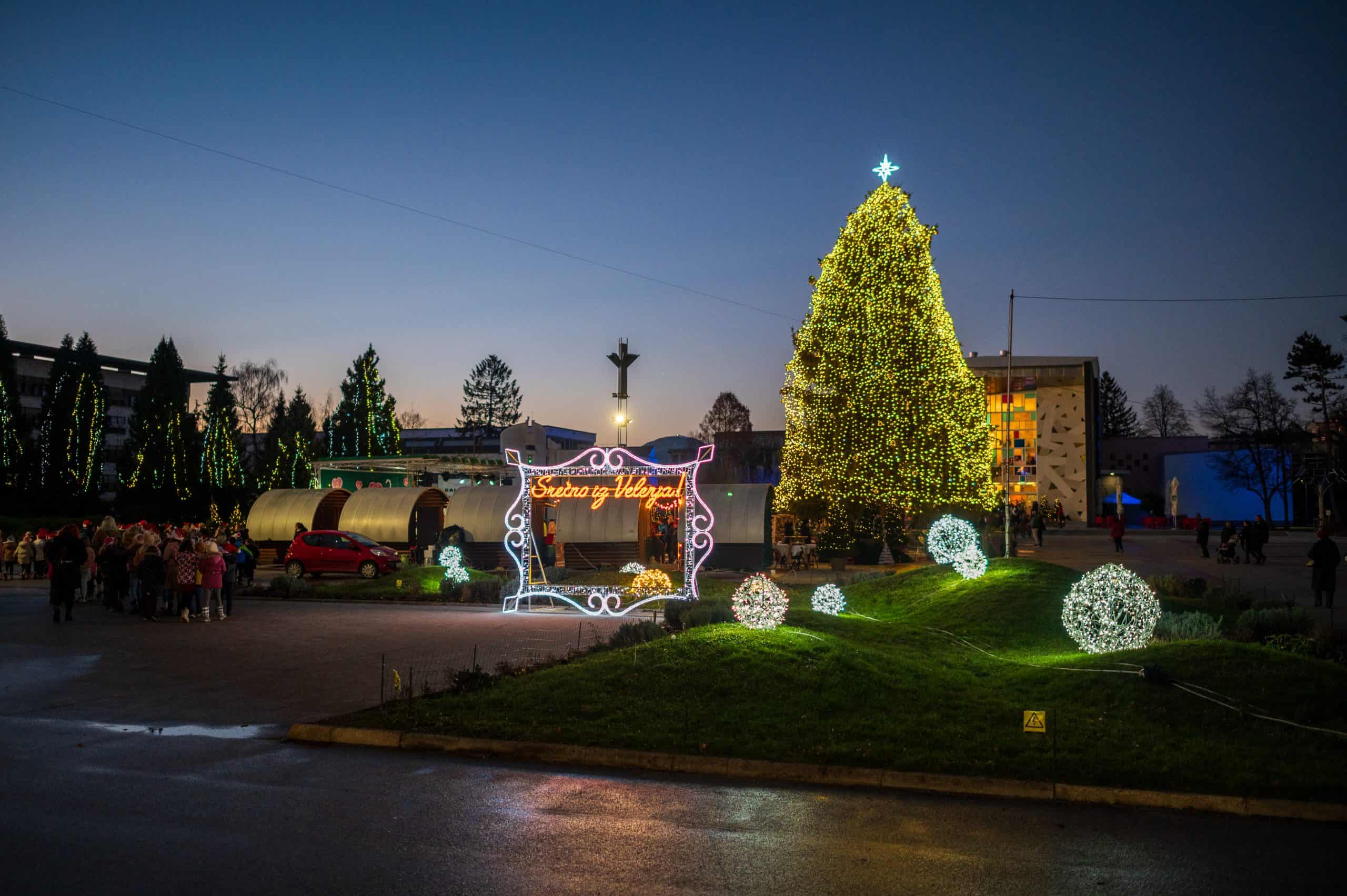Čarobna promenada danes vabi v svet čarovnij in na koncert Rock Partyzanov