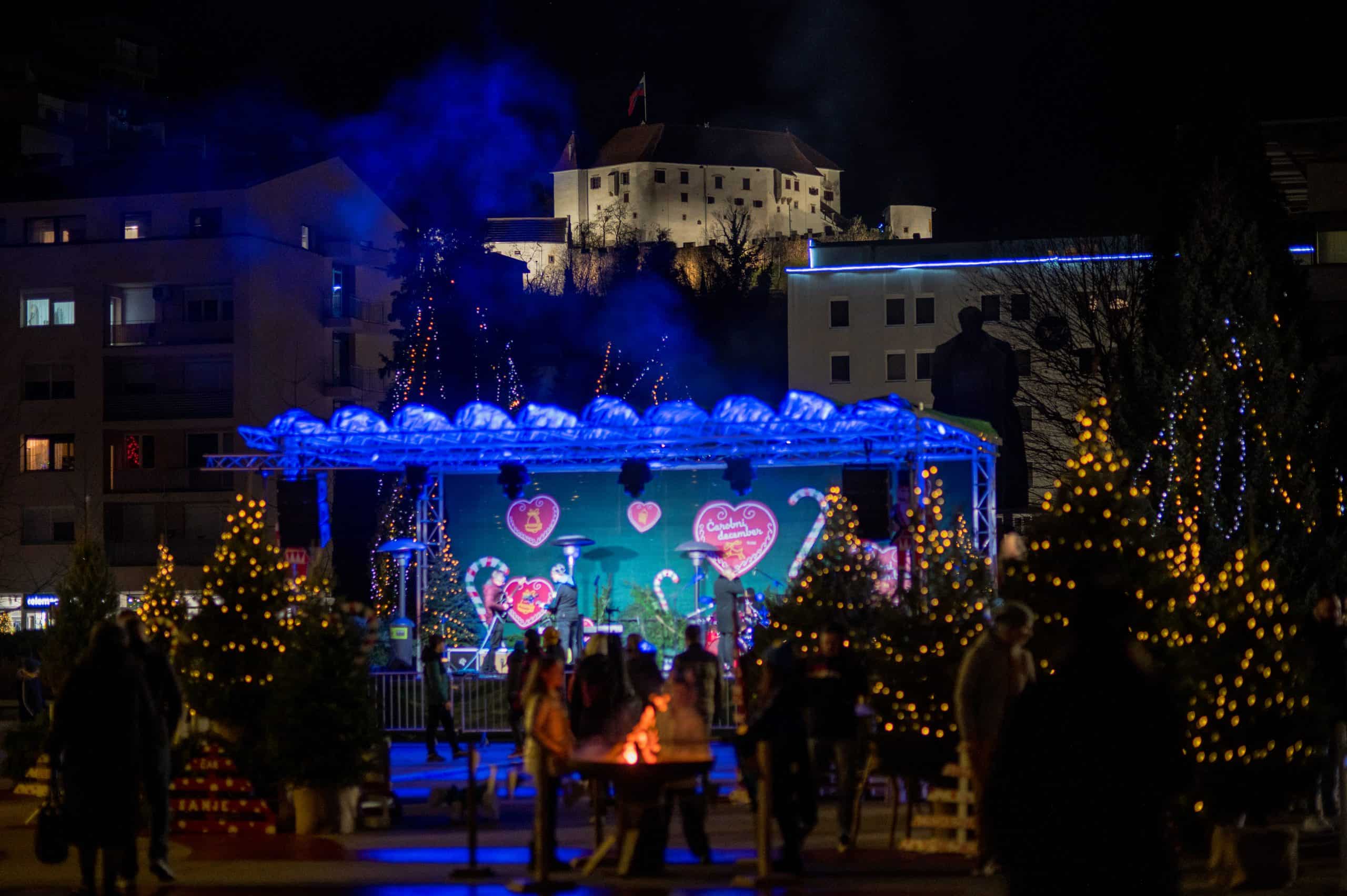 Čarobna promenada tudi danes razvaja s pestro ponudbo